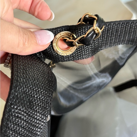 GWP CHANEL Black Mesh Tote with Logo Pouch - Picture 6 of 7